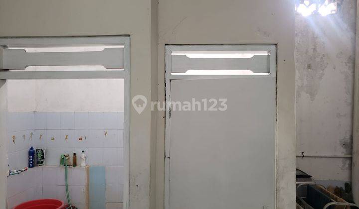 Rumah dan ruang usaha
di
lingkungan eksklusif 6