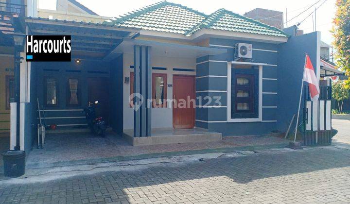 Rumah bagus 1,5 lantai dengan perabotan
di cluster 1
