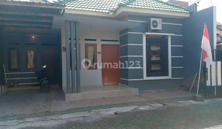 Rumah bagus 1,5 lantai dengan perabotan
di cluster 4
