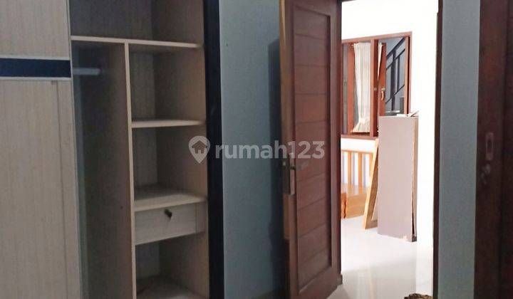 Rumah bagus 1,5 lantai dengan perabotan
di cluster 8