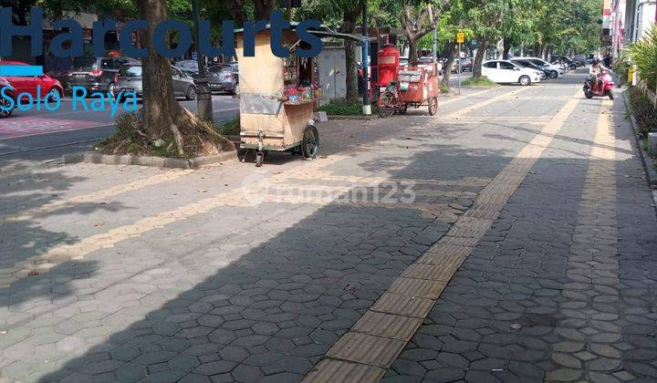 Ruang usaha 2 lantai bagus & siap pakai strategis 5