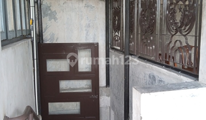 Ruang usaha 2 lantai bagus & siap pakai strategis 8