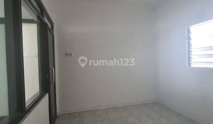 Rumah atau ruang usaha atau kantor strategis 14