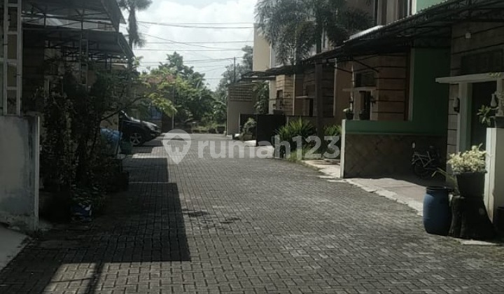 Rumah 2 lantai siap huni + sejumlah perabot di cluster 3