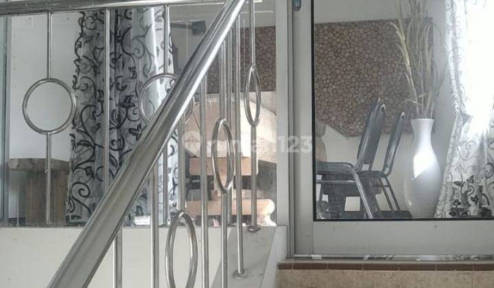 Rumah 2 lantai siap huni + sejumlah perabot di cluster 6