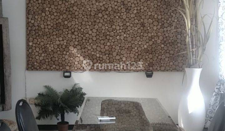 Rumah 2 lantai siap huni + sejumlah perabot di cluster 7