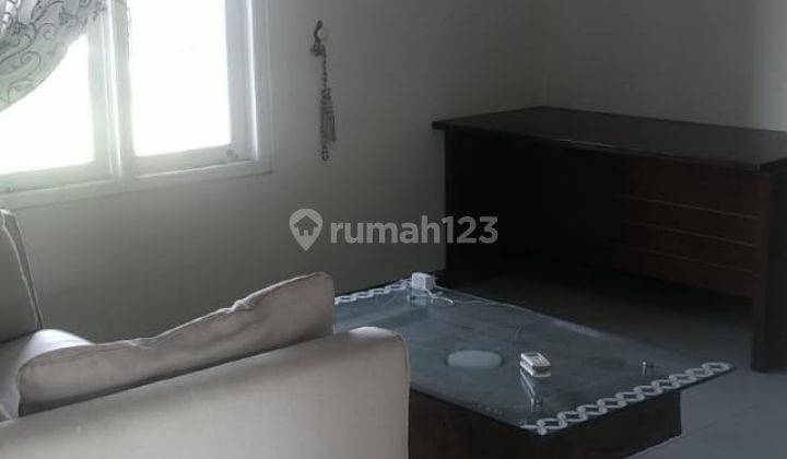 Rumah 2 lantai siap huni + sejumlah perabot di cluster 9