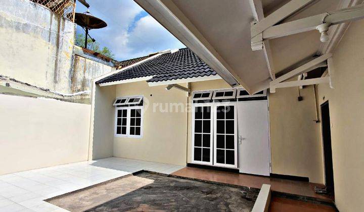 Rumah bagus bersih terawat siap huni di cluster elit 8