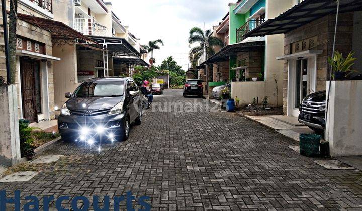 Rumah 2 lantai siap huni + sejumlah perabot di cluster 16