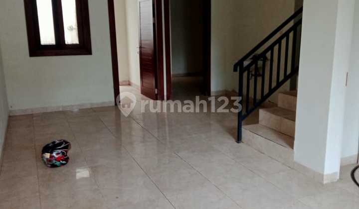 Rumah cantik dalam cluster 8