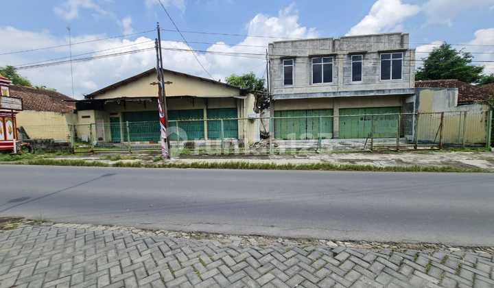 Ruko dan gudang atau tanah pinggir jalan raya Waduk Cengklik 1