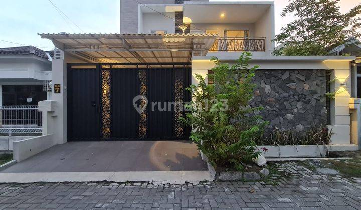 Rumah baru minimalis modern 2 lantai di sektor 1 Solo Baru 1