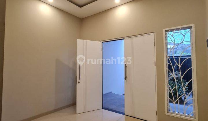Rumah baru minimalis modern 2 lantai di sektor 1 Solo Baru 11