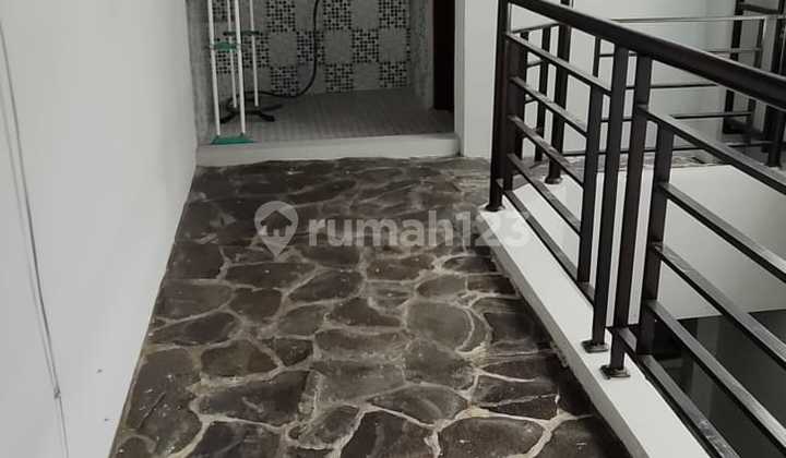 Rumah 2 lantai dalam cluster siap huni dekat Solo Baru 8