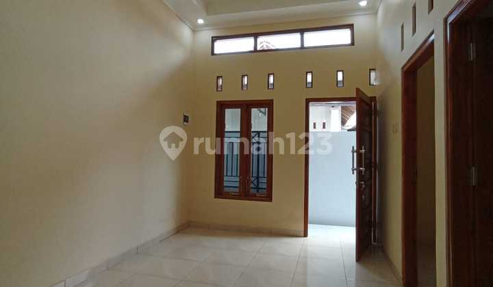Rumah baru gress siap pakai dekat embarkasi haji Donohudan, Solo.
 5