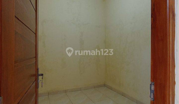 Rumah baru gress siap pakai dekat embarkasi haji Donohudan, Solo.
 8