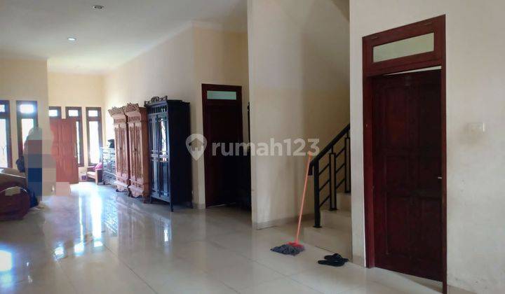Rumah bagus 2 lantai
pinggir jalan raya 5