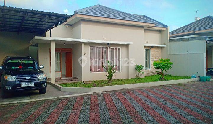 Rumah cantik bersih
di cluster elite 2