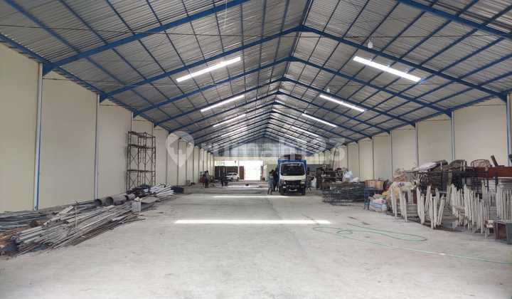 Gudang baru gress siap pakai di jalan raya Pakis 3