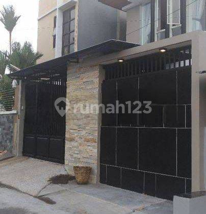 Rumah modern minimalis 2 lantai full furnished  