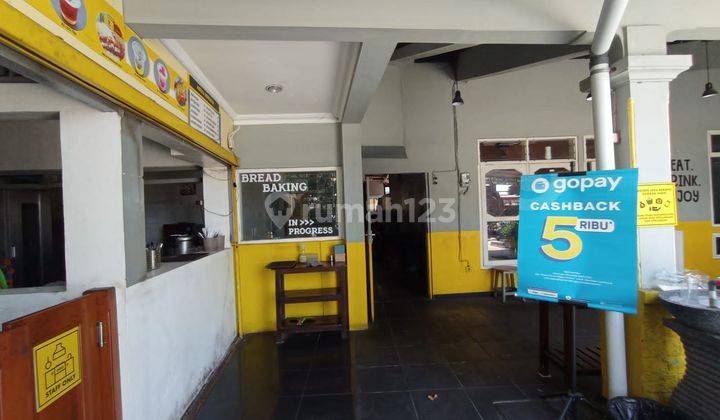 Rumah / ruang usaha strategis ex resto siap pakai 7
