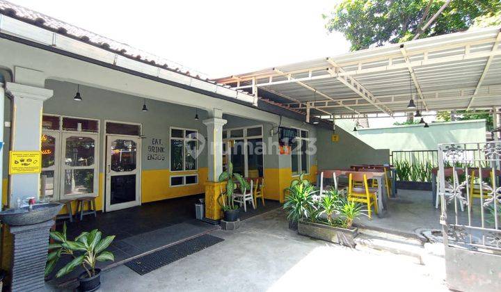 Rumah / ruang usaha strategis ex resto siap pakai 11