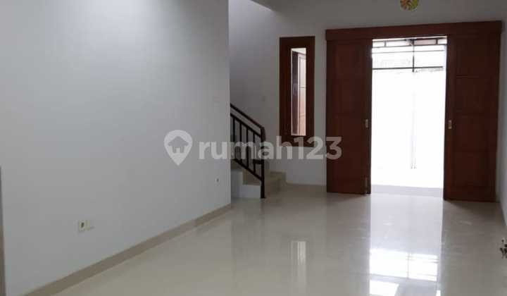 Rumah 2 lantai siap huni
di cluster elite 2