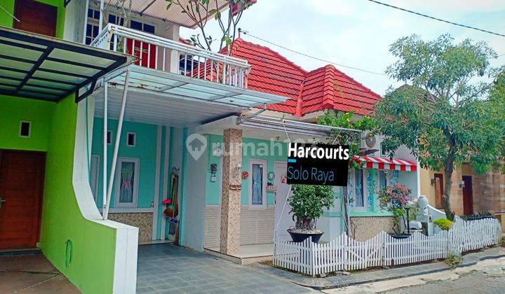 Rumah cantik 1,5 lantai siap huni dengan perabotan di cluster 2