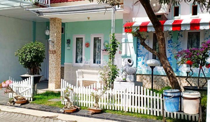 Rumah cantik 1,5 lantai siap huni dengan perabotan di cluster 4