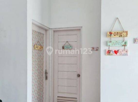 Rumah cantik 1,5 lantai siap huni dengan perabotan di cluster 22