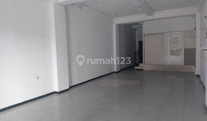 Ruko 3 lantai sangat strategis 9