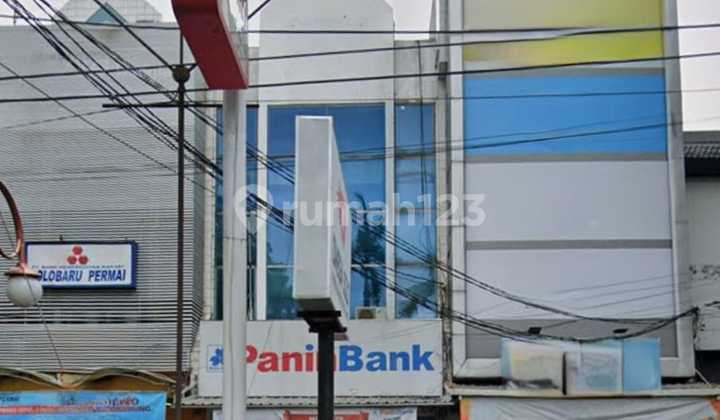 Ruko strategis 3,5 lantai di Jalan Ir. Soekarno 2