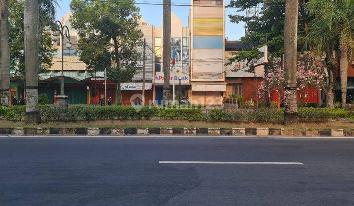 Ruko strategis 3,5 lantai di Jalan Ir. Soekarno 1