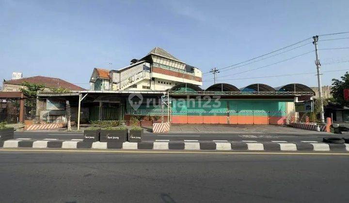 Ruang usaha 3 lantai strategis di Jalan Ahmad Yani 1