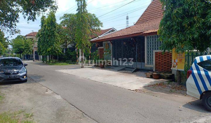 Rumah ada bangunan ruang usaha + joglo lokasi strategis 2