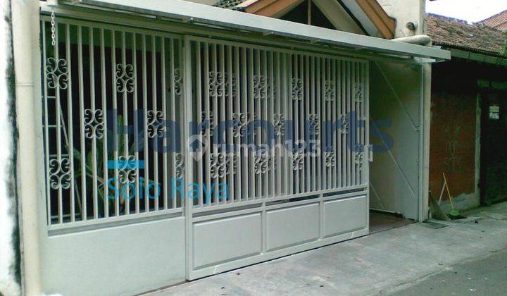 Rumah bagus bersih terawat semi furnished 1