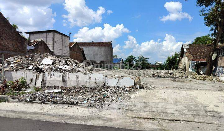 Tanah rata dengan pondasi sudah ditinggikan dekat Solo Baru 1