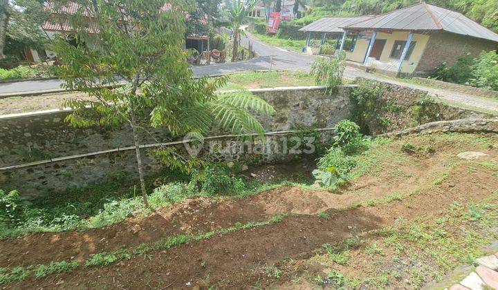 Tanah bagus untuk resto, vila atau ruang usaha di Kemuning 2