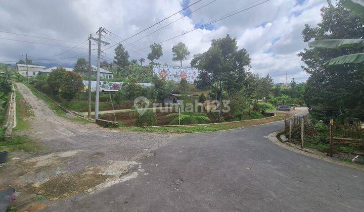 Tanah bagus untuk resto, vila atau ruang usaha di Kemuning 1