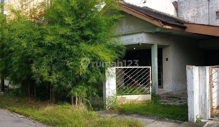 Rumah hitung tanah di perumahan bergengsi di pusat kota Solo Baru 1