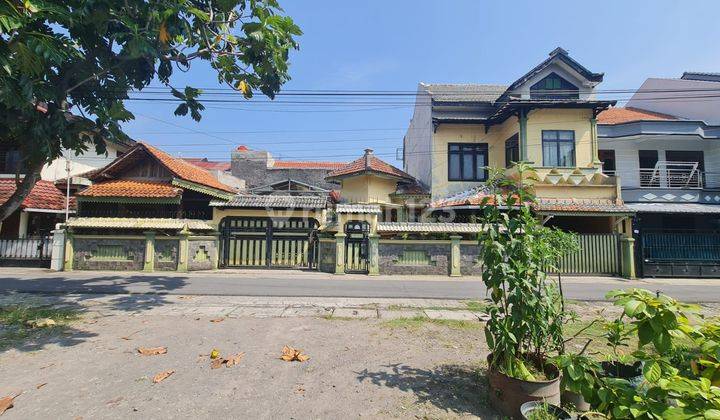 Rumah etnik kayu dekat Jalan Adi Sucipto dan Slamet Riyadi, Solo 2