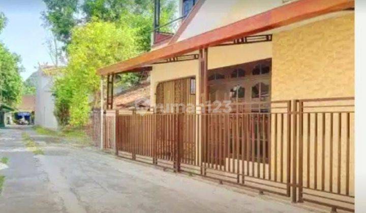 Rumah Cantik 2 Lantai Tengah Kota Solo 1