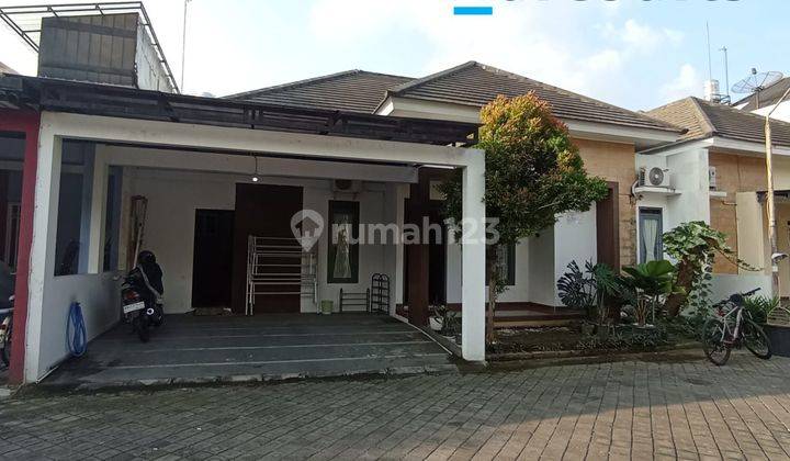 Rumah bagus full furnished siap huni di cluster Fajar Indah, Baturan, Colomadu. 1