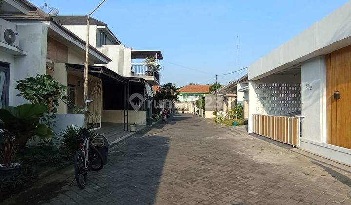 Rumah bagus full furnished siap huni di cluster Fajar Indah, Baturan, Colomadu. 2