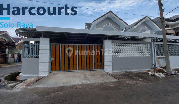 Rumah bagus siap huni di cluster elit di pusat kota Solo Baru 2