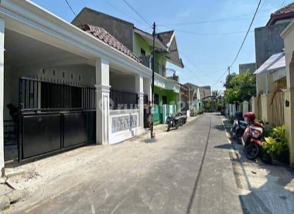 Rumah bagus 1,5 lantai
rehab seperti baru dekat Gentan 2