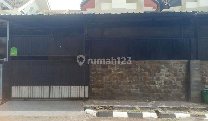 Rumah siap huni
di perumahan lokasi strategis di Solo Baru 1