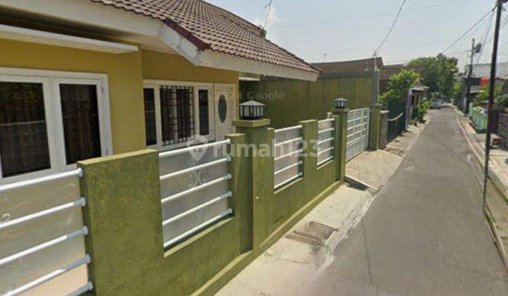 Rumah Bagus 2 Lantai Tengah Kota Full Furnished  2