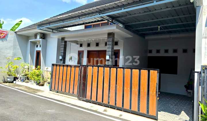 Nice Corner 2-Story House Fully Furnished in Gawanan Colomadu Cluster