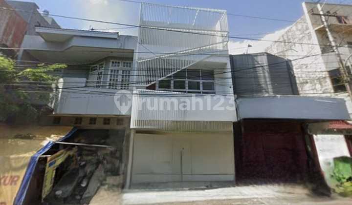 Strategic City Center Shophouse on Sutan Syahrir Street, Widuran, Solo 2